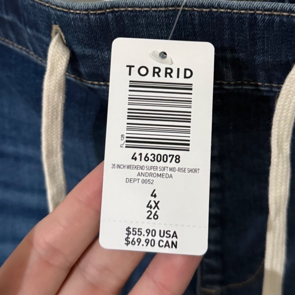 Torrid Weekend Super Soft Mid-Rise Denim Shorts Andromeda Wash Blue 4X 26 NEW - Picture 2 of 5